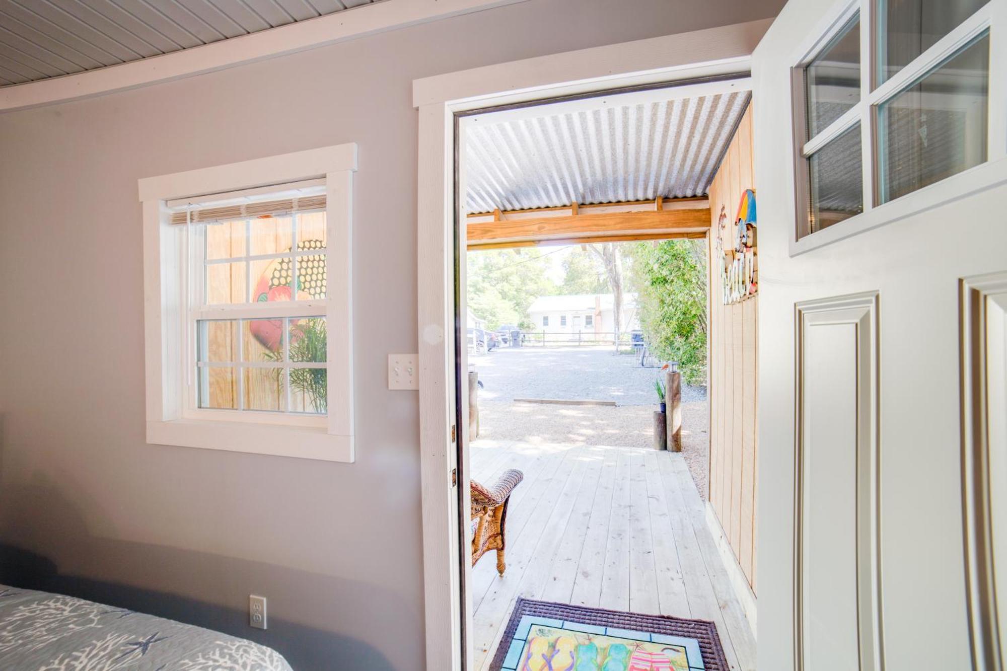 Ocean Isle Beach Studio With Patio - 1 Mi To Pier! מראה חיצוני תמונה